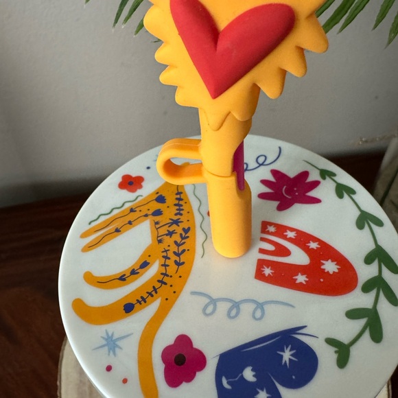 Brand new limited edition Manuela Guillen x Starbucks collaboration - Picture 3 of 4